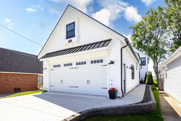 Detached Garage, Exterior
