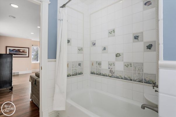Bathroom, Interior, Recessed Lighting, Wood Texture Flooring