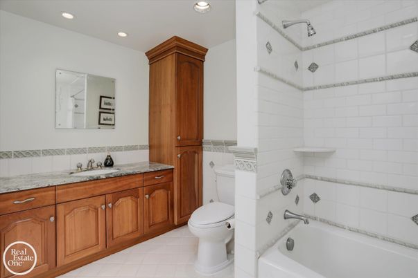 Bathroom, Interior, Recessed Lighting