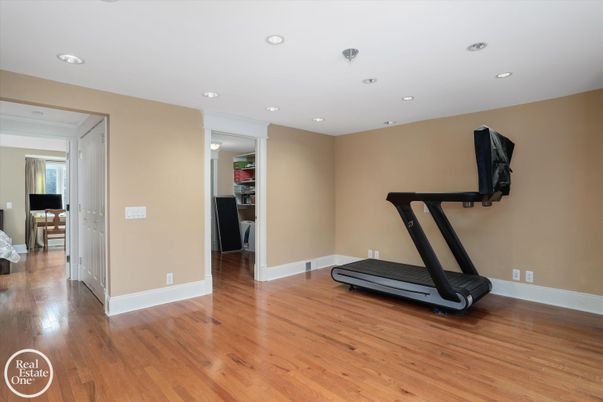 Fitness Equipment, Interior, Recessed Lighting, Wood Texture Flooring