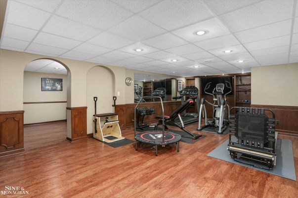 Fitness Equipment, Interior, Recessed Lighting, Wood Texture Flooring