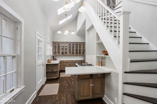 Interior, Pendant Lights, Wood Texture Flooring