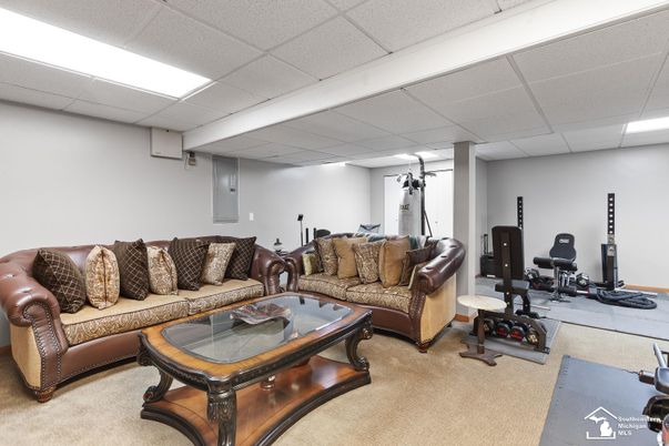 Fitness Equipment, Interior, Living room, Recessed Lighting