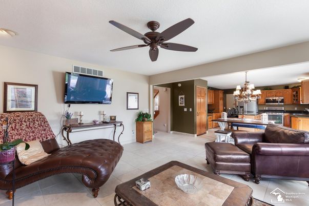 Chandelier, Dining room, Interior, Kitchen, Living room
