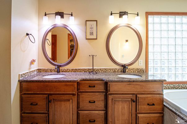 Bathroom, Dual Sink Vanities, Interior