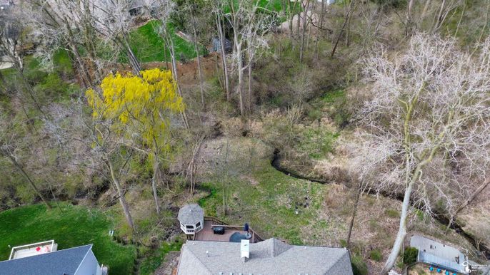 Exterior, Drone