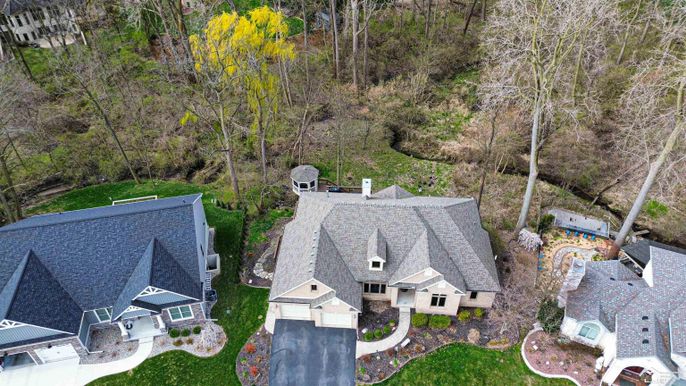 Exterior, Drone