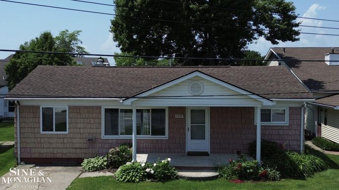 Exterior, Facade, Cape Cod