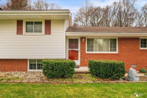 Exterior, Facade, Brick Facade, Raised Ranch