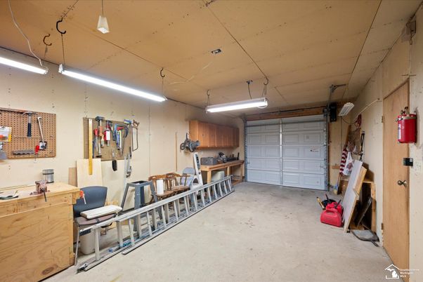Garage, Interior