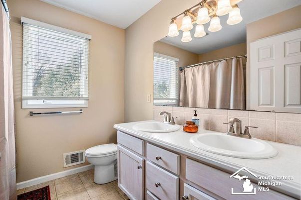 Bathroom, Dual Sink Vanities, Interior