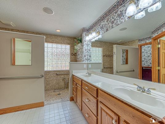 Bathroom, Dual Sink Vanities, Interior, Recessed Lighting
