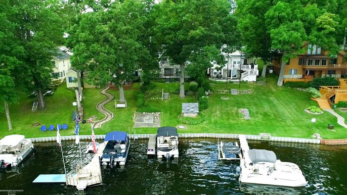 Exterior, Lake
