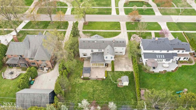 Exterior, Drone