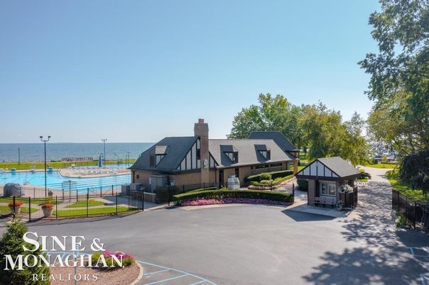 Exterior, Pool, Water