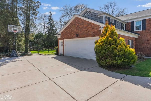 Detached Garage, Exterior
