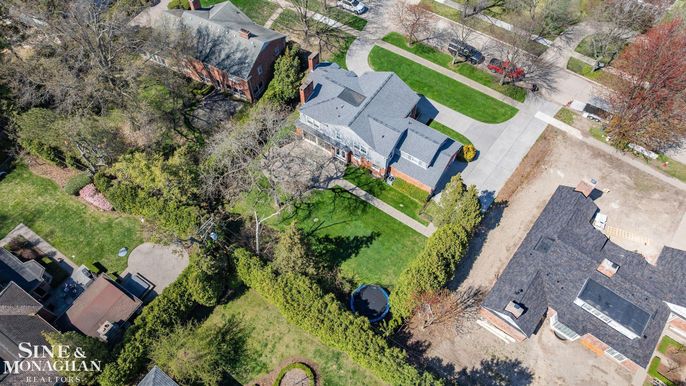 Exterior, Drone
