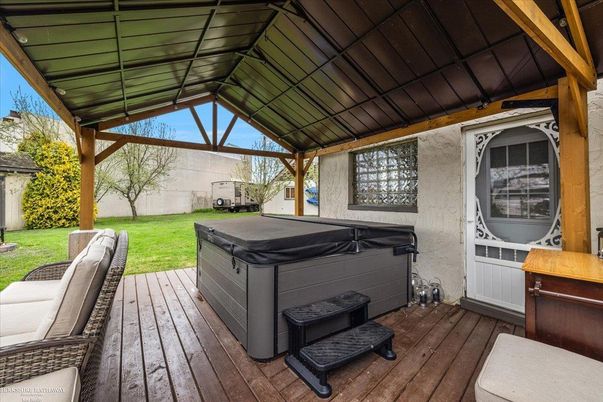 Exterior, Hot Tub