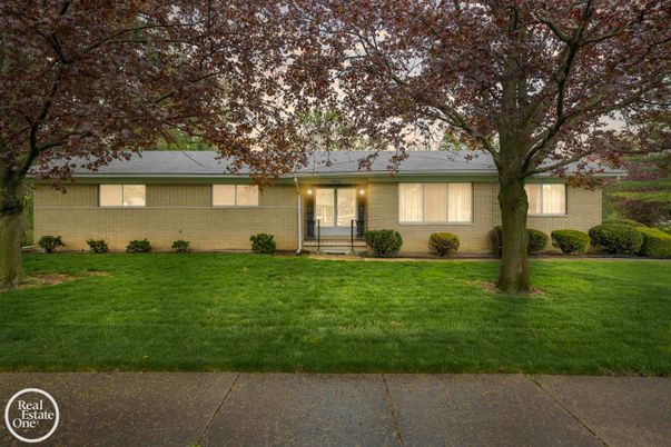 Backyard, Exterior, Facade, Solar Panels, Ranch