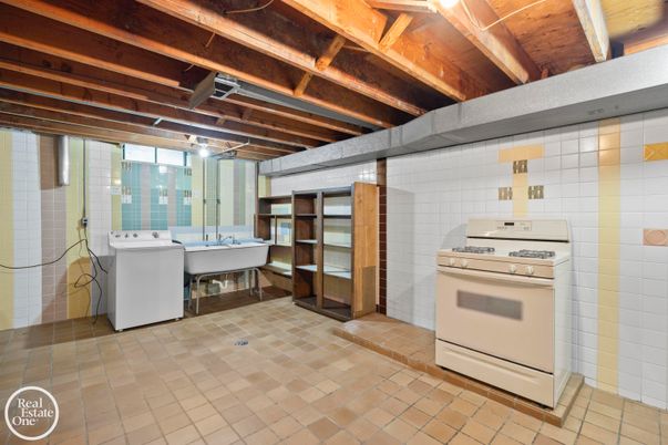 Interior, Washer, Wooden Beams, Wooden Ceilings