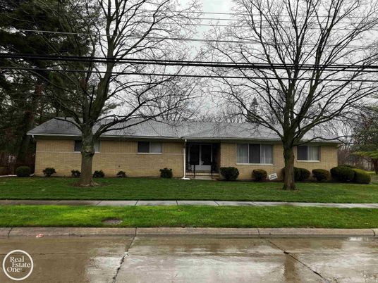 Exterior, Facade, Ranch