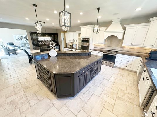 Dining room, Interior, Kitchen, Pendant Lights, Recessed Lighting, Stainless Steel Appliances