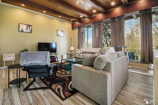 Interior, Living room, Recessed Lighting, Wooden Beams, Wooden Ceilings, Wood Texture Flooring