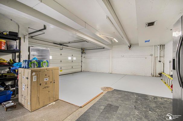 Garage, Interior