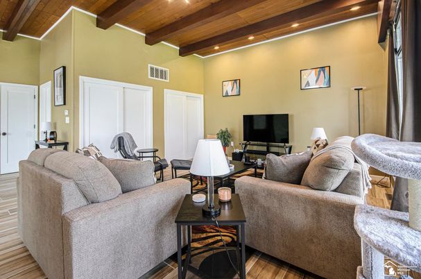 Interior, Living room, Recessed Lighting, Wooden Beams, Wooden Ceilings, Wood Texture Flooring