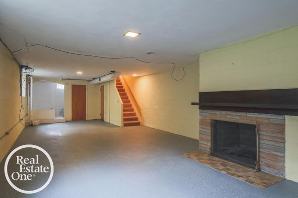 Empty room, Fireplace, Interior, Recessed Lighting