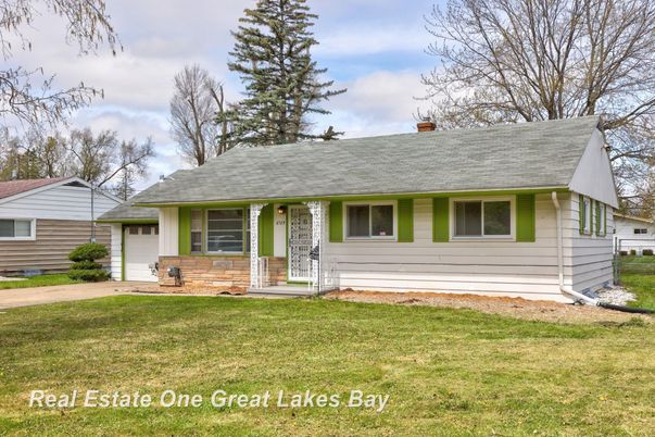 Attached, Backyard, Exterior, Facade, Cape Cod