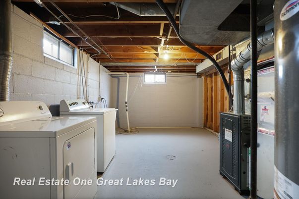 Interior, Washer, Wooden Beams