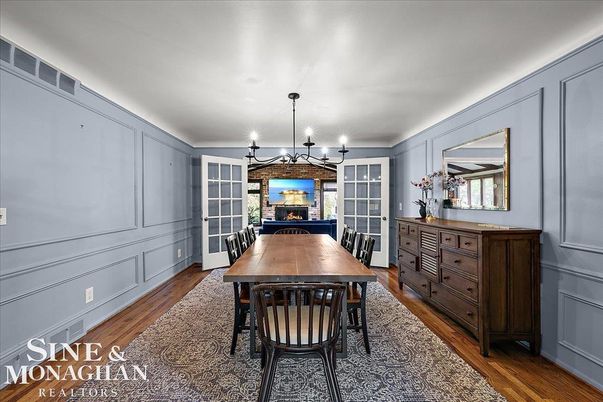 Chandelier, Dining room, Fireplace, Interior, Wood Texture Flooring
