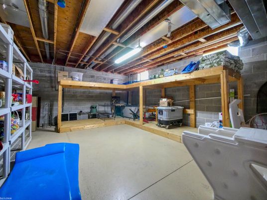Garage, Interior, Wooden Beams