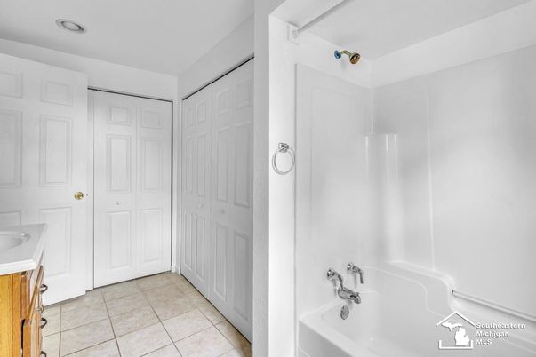 Bathroom, Interior, Recessed Lighting