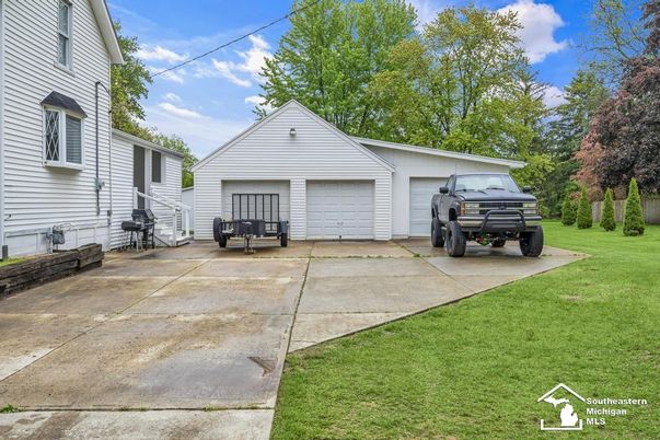 Detached Garage, Exterior