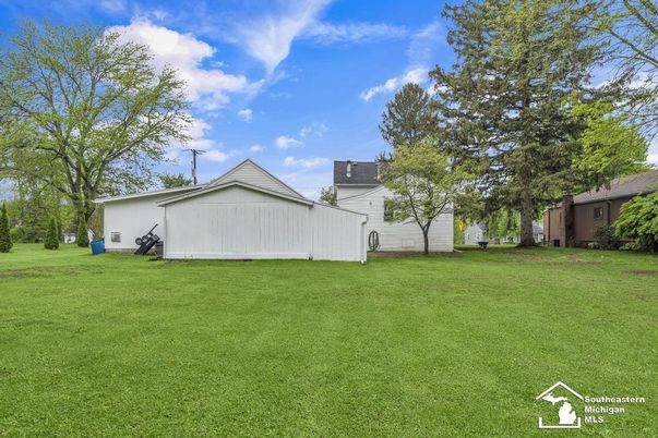 Backyard, Detached Garage, Exterior
