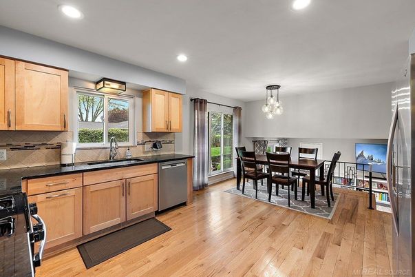 Dining room, Interior, Kitchen, Pendant Lights, Recessed Lighting, Stainless Steel Appliances, Wood Texture Flooring