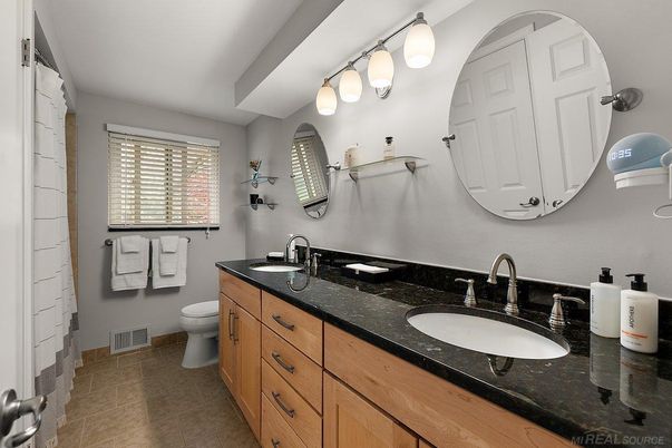 Bathroom, Dual Sink Vanities, Interior