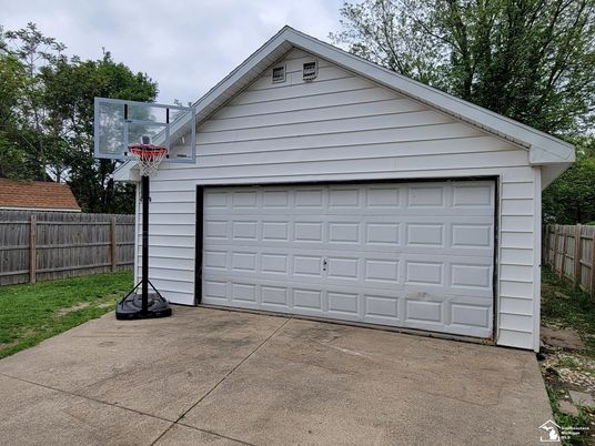 Detached Garage, Exterior
