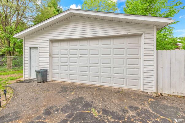 Detached Garage, Exterior