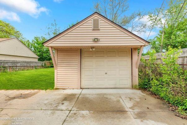 Detached Garage, Exterior