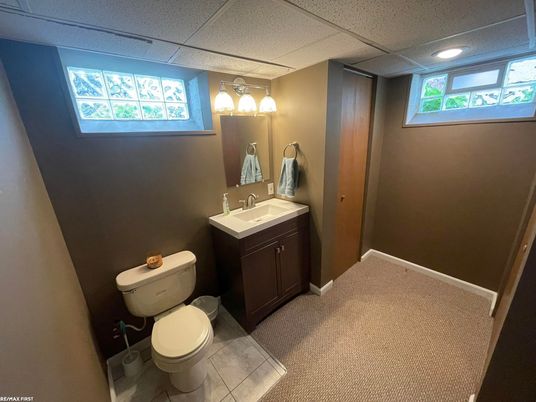 Bathroom, Interior, Recessed Lighting