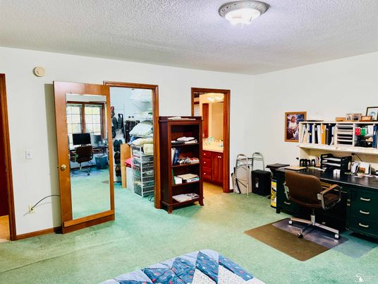 Home Office, Interior