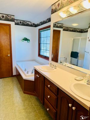 Bathroom, Dual Sink Vanities, Interior, Recessed Lighting