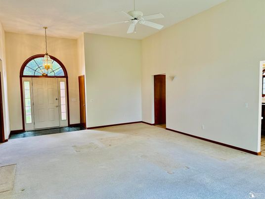 Empty room, Interior, Pendant Lights