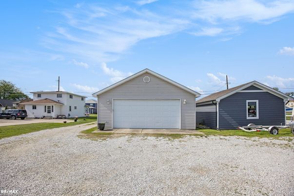 Detached Garage, Exterior