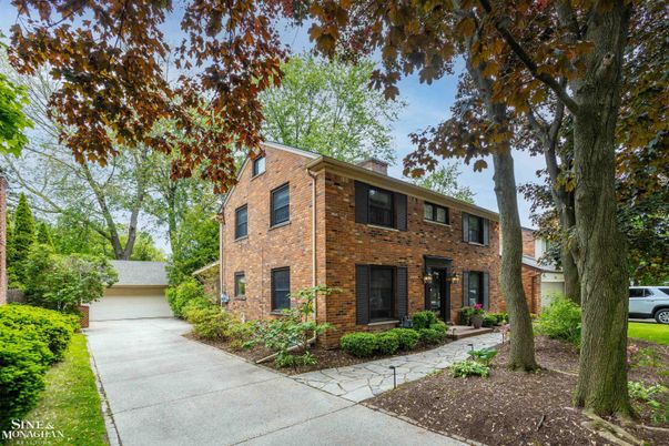 Exterior, Facade, Brick Facade, Rowhouse
