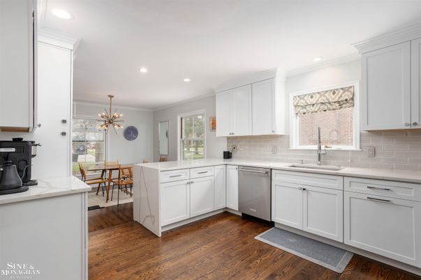 Dining room, Interior, Kitchen, Pendant Lights, Recessed Lighting, Wood Texture Flooring