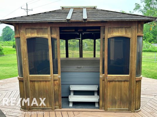 Exterior, Hot Tub